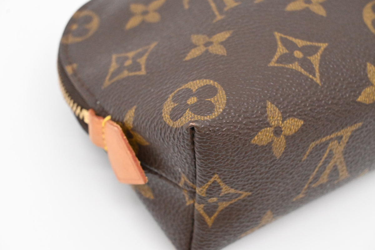 Louis Vuitton Pochette Cosmetique in Monogram Canvas
