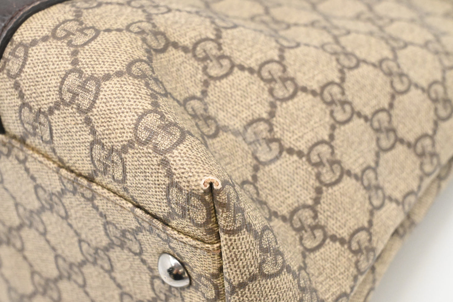 Gucci Shoulder Bag in GG Supreme Canvas