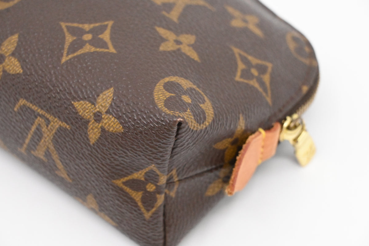 Louis Vuitton Pochette Cosmetique in Monogram Canvas