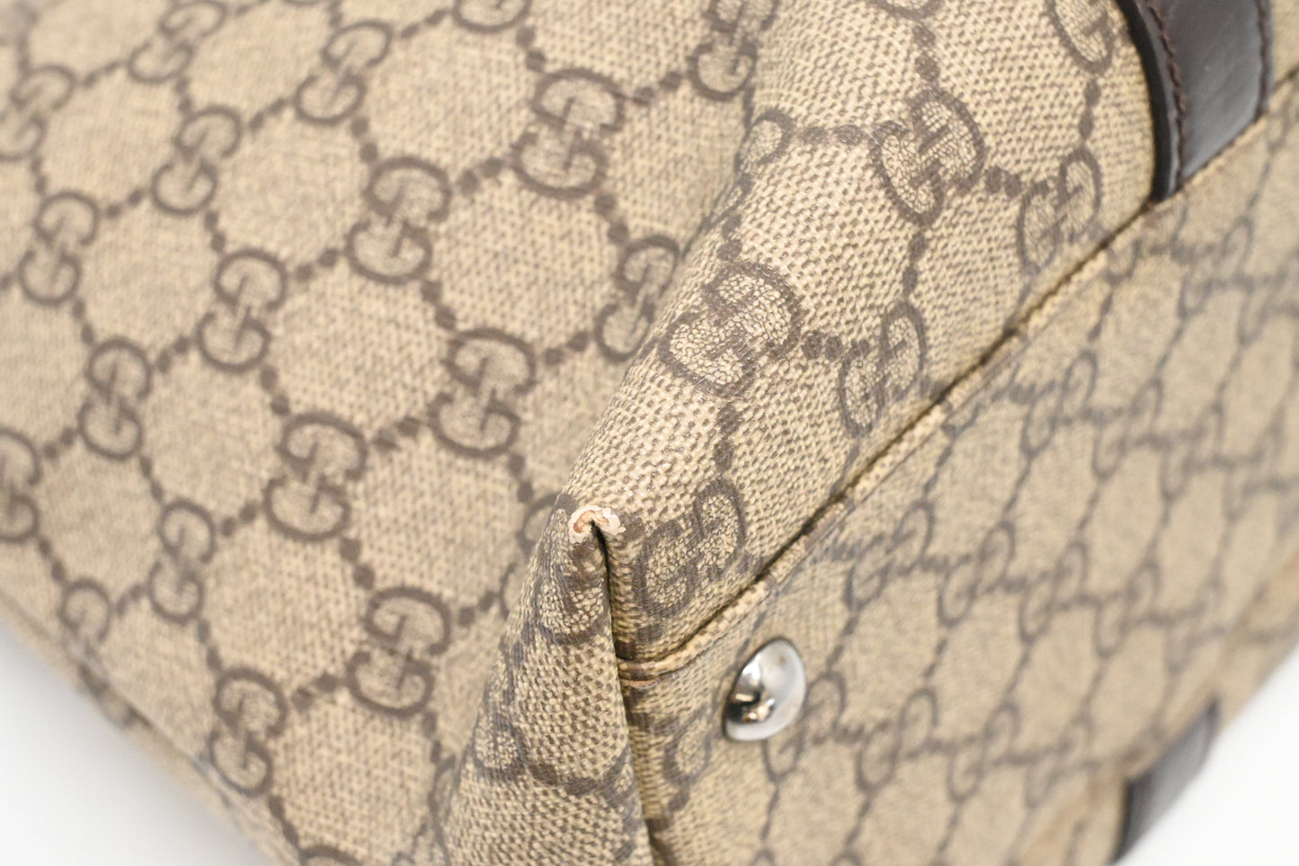 Gucci Shoulder Bag in GG Supreme Canvas