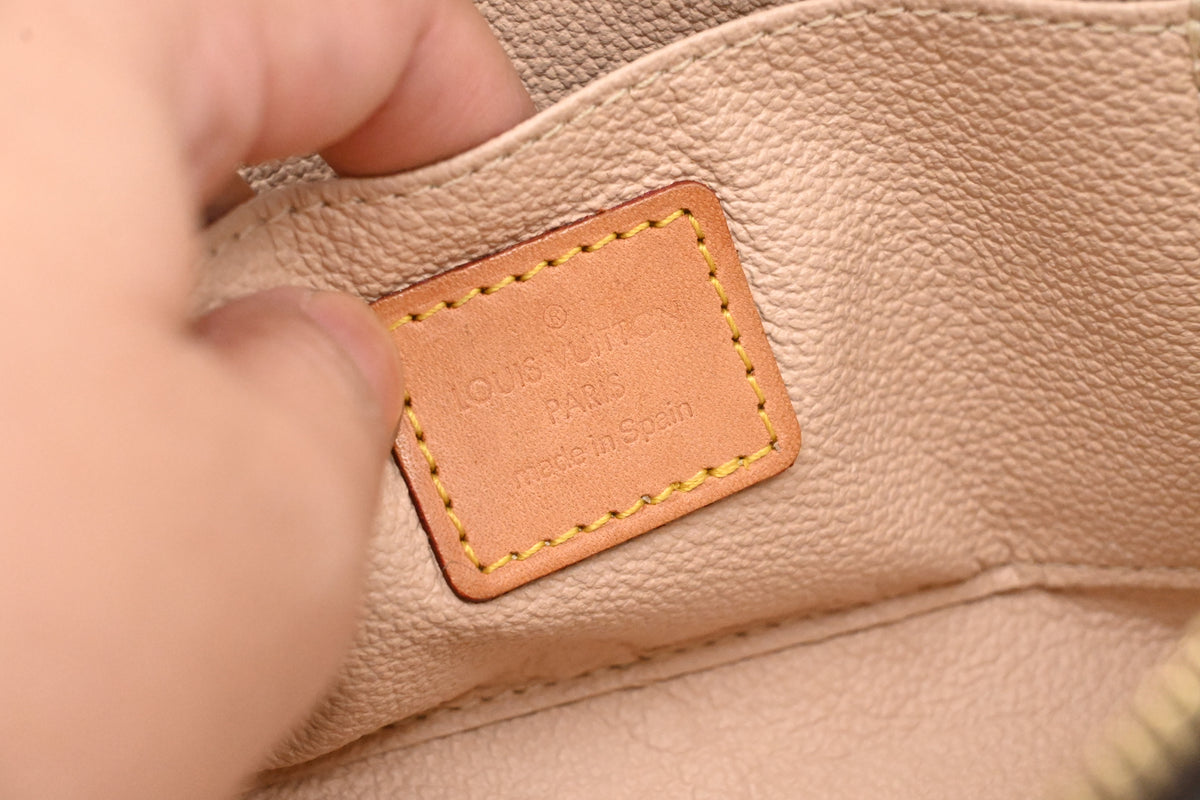 Louis Vuitton Pochette Cosmetique in Monogram Canvas