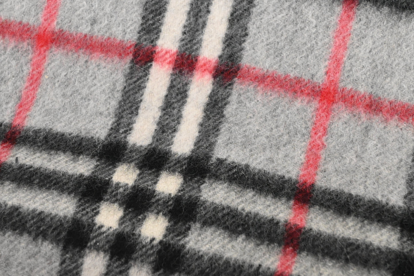 Burberry Scarf in Gray Cashmere