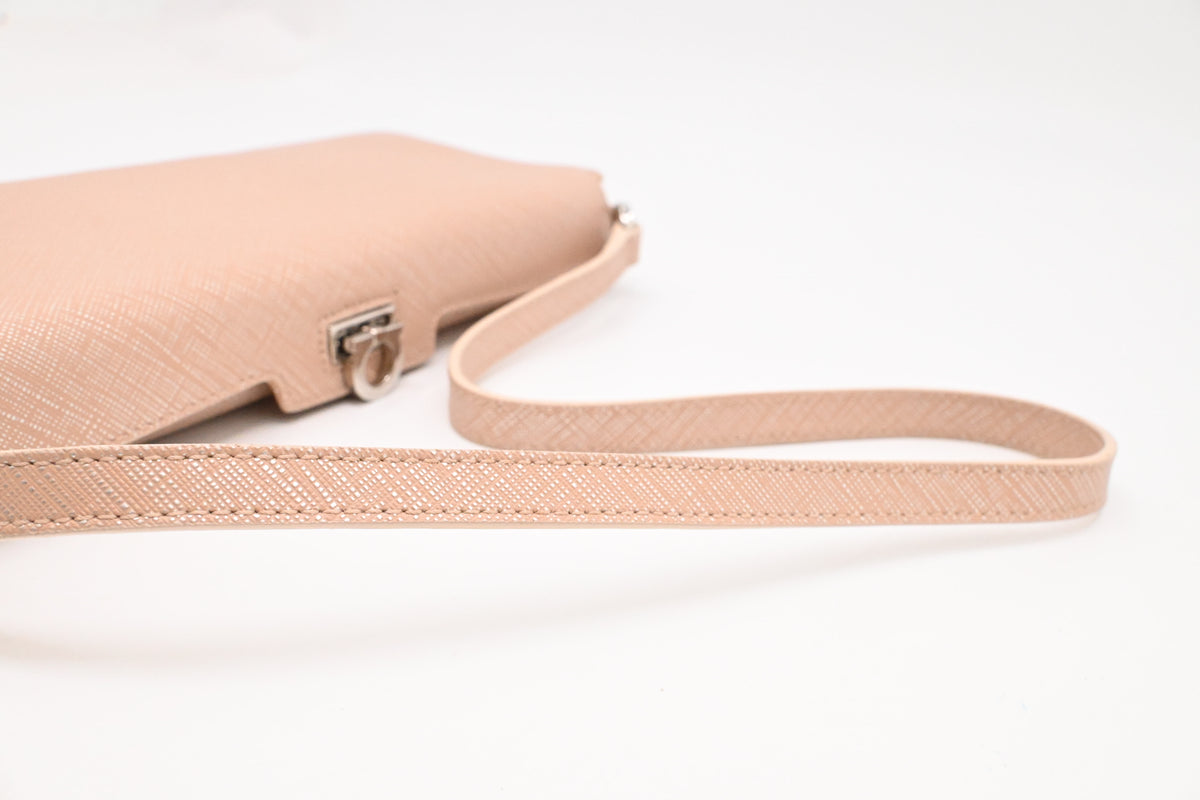 Ferragamo Shoulder Bag in Pink Leather