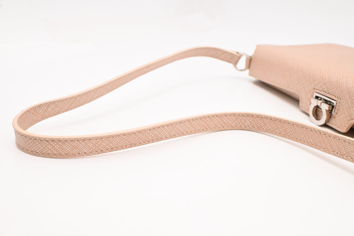 Ferragamo Shoulder Bag in Pink Leather