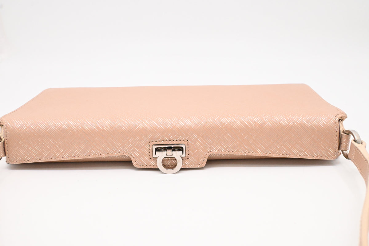 Ferragamo Shoulder Bag in Pink Leather
