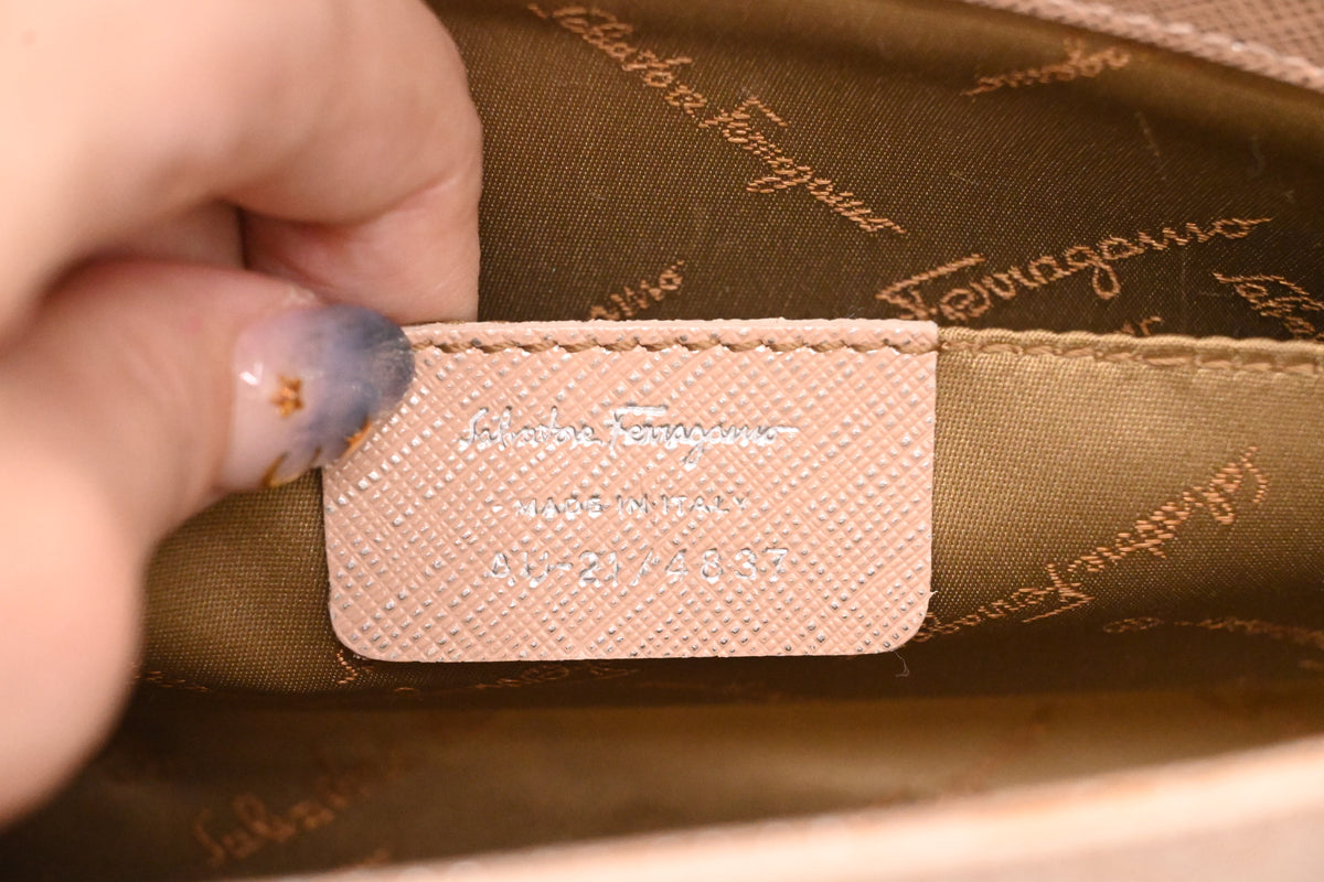 Ferragamo Shoulder Bag in Pink Leather