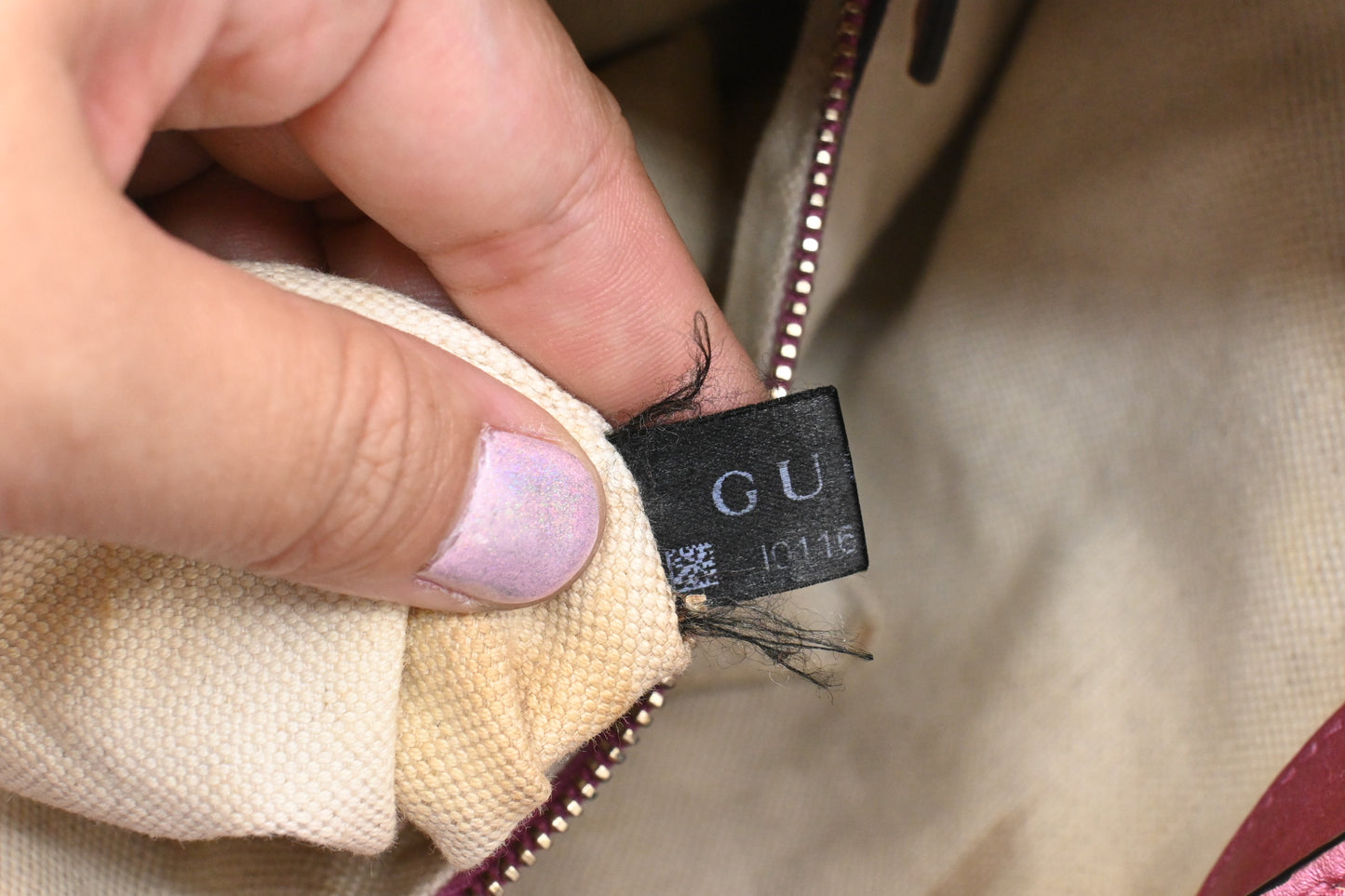 Gucic Shoulder Bag in Pink Guccissima Leather