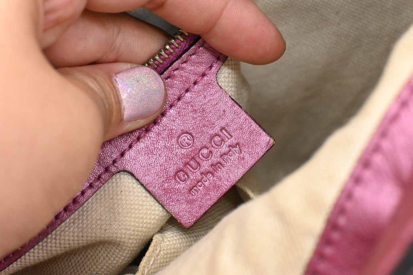 Gucic Shoulder Bag in Pink Guccissima Leather