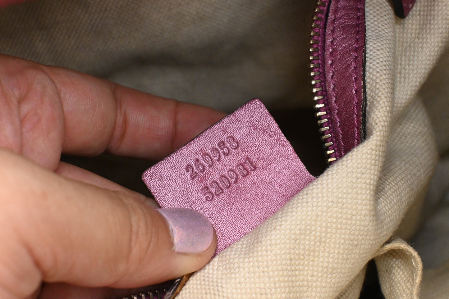 Gucic Shoulder Bag in Pink Guccissima Leather