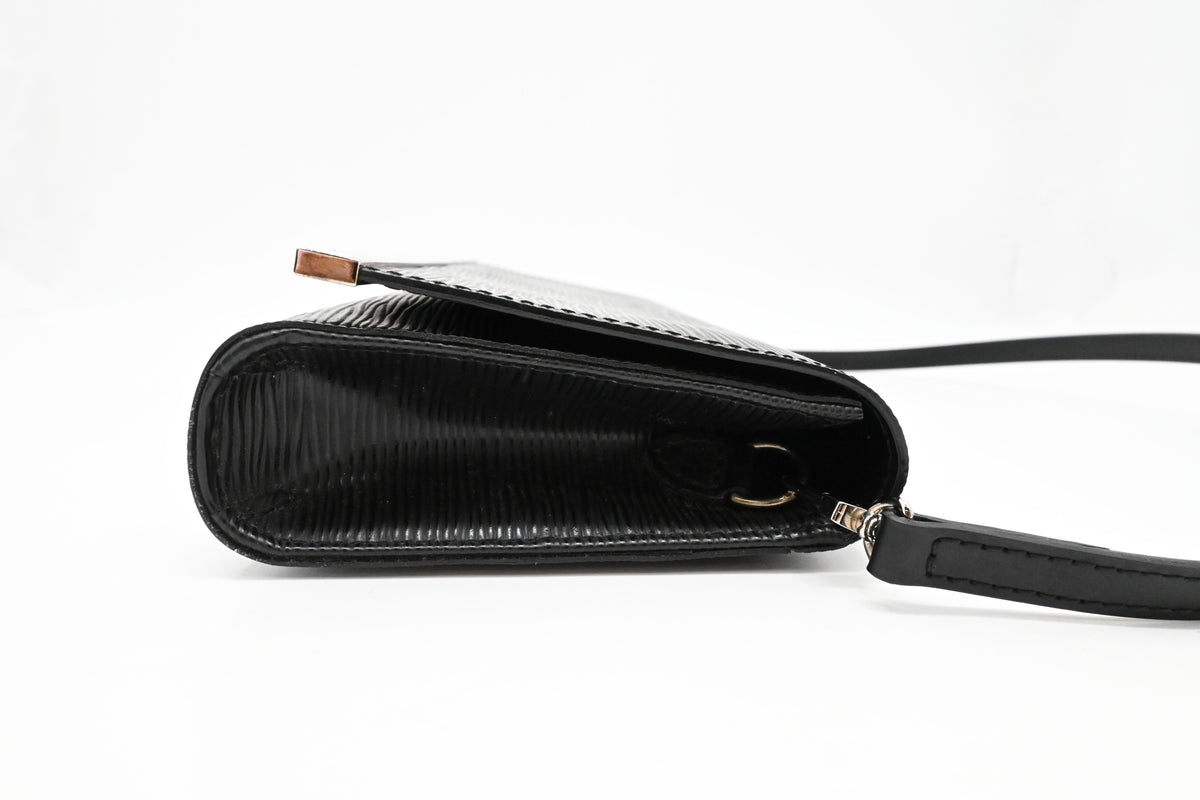 Louis Vuitton Pochette Sevigne in Black Epi Leather