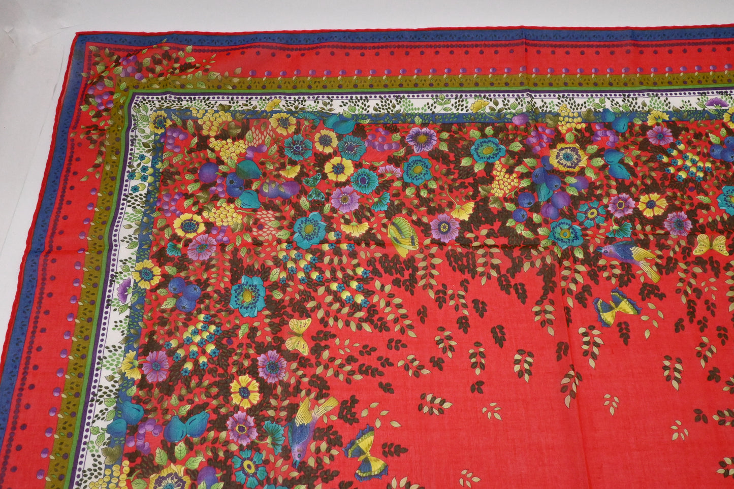 Gucci Floral Scarf in Red Cotton