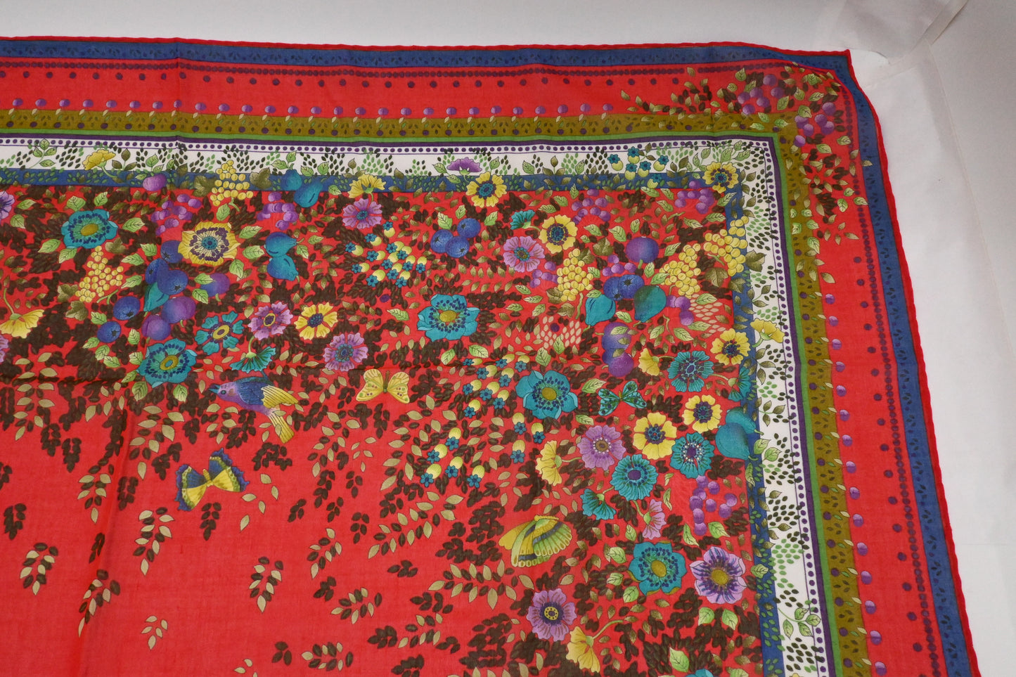 Gucci Floral Scarf in Red Cotton