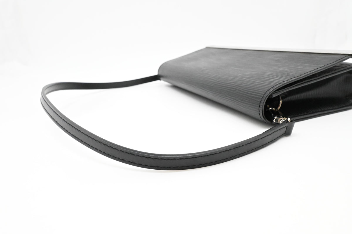 Louis Vuitton Pochette Sevigne in Black Epi Leather