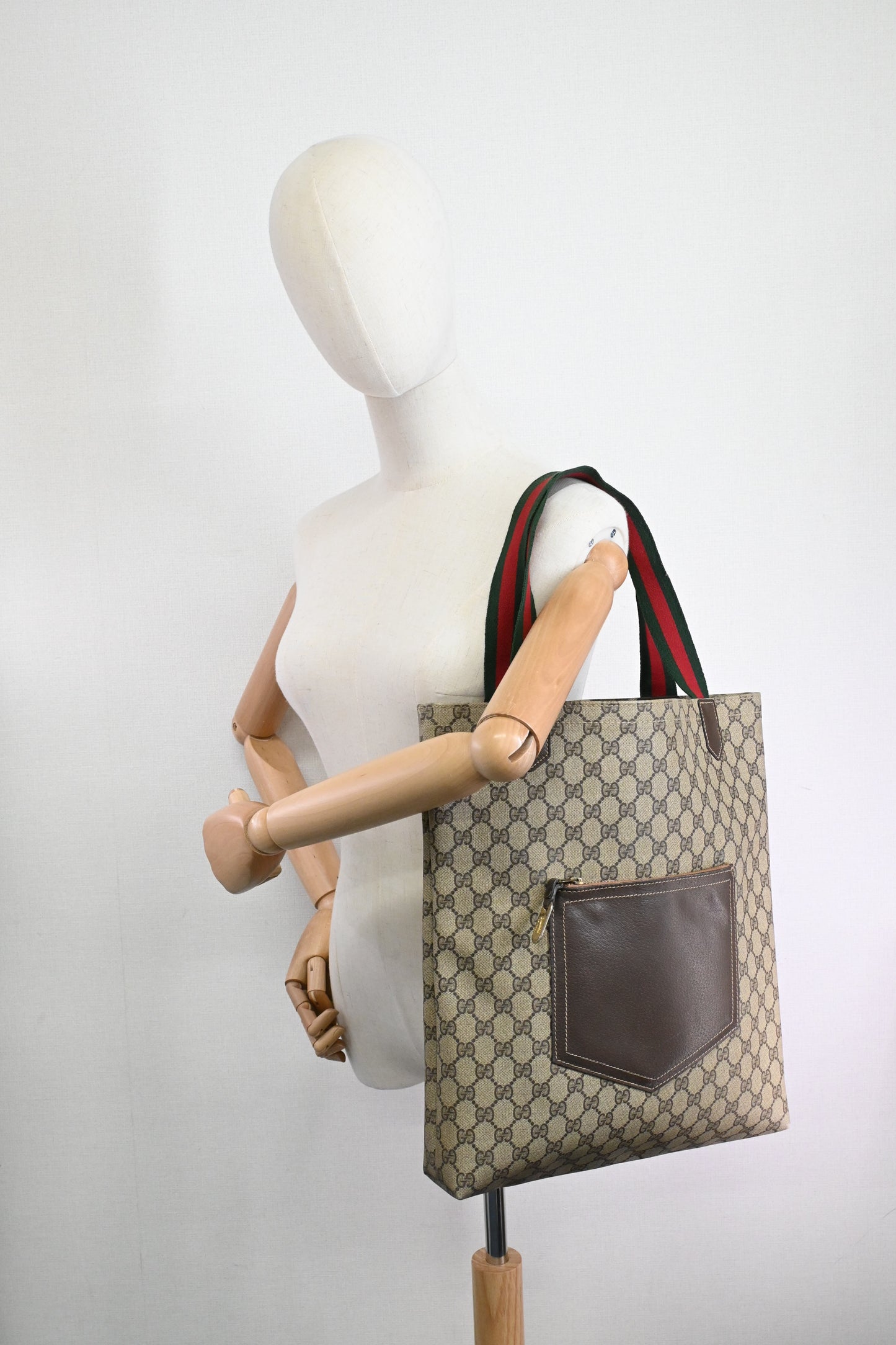 Gucci Tote in GG Supreme Canvas