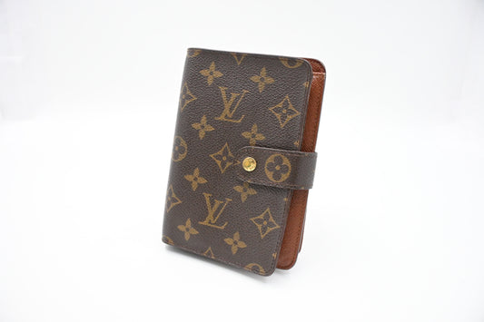 Louis Vuitton Wallet in Monogram Canvas
