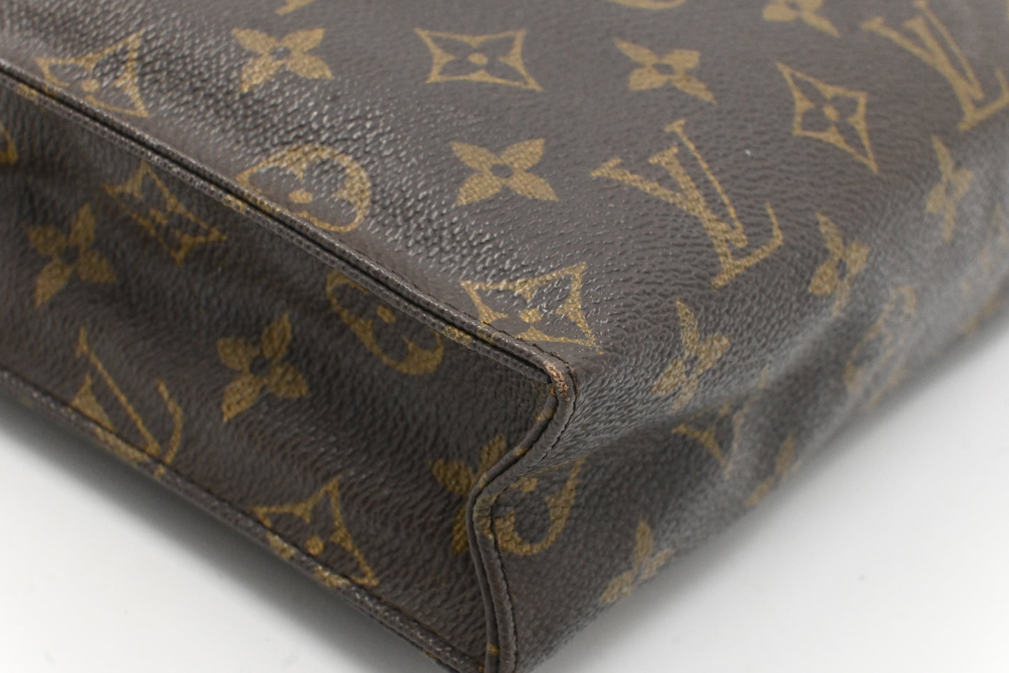 Louis Vuitton Toiletry 26 in Monogram Canvas