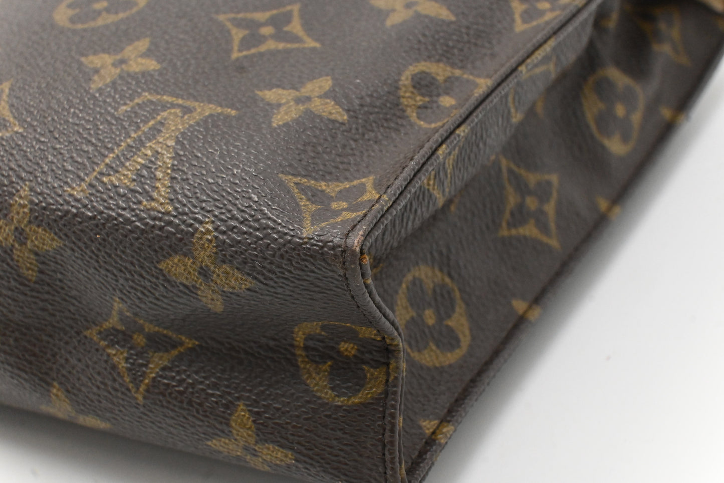 Louis Vuitton Toiletry 26 in Monogram Canvas
