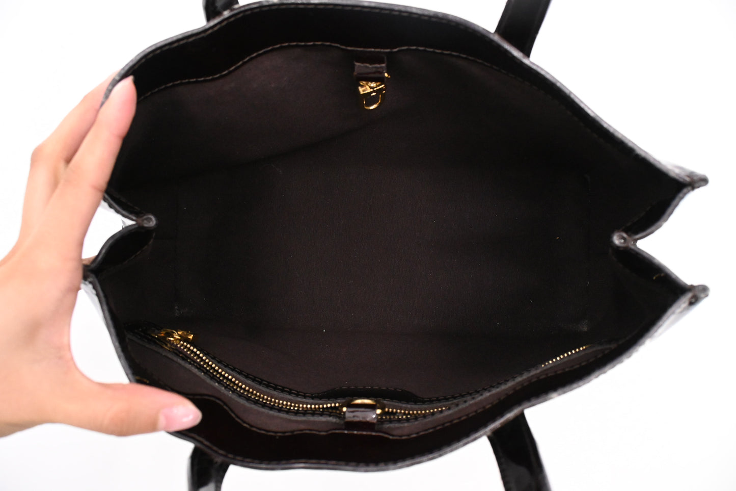 Louis Vuitton Wilshire PM in Amarante Vernis Leather