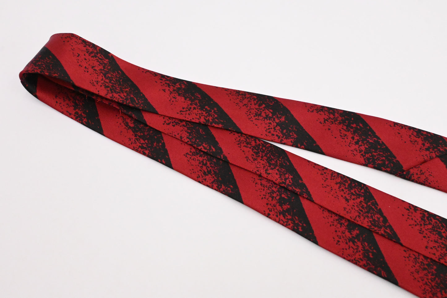 Gucci Tie in Black & Red Silk