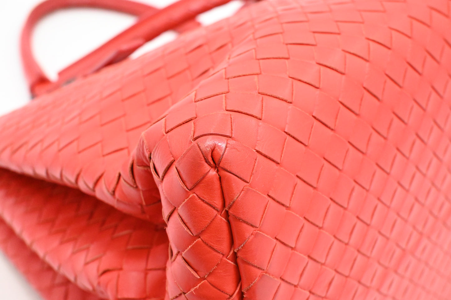 Bottega Veneta Handbag in Red Intrecciato Leather
