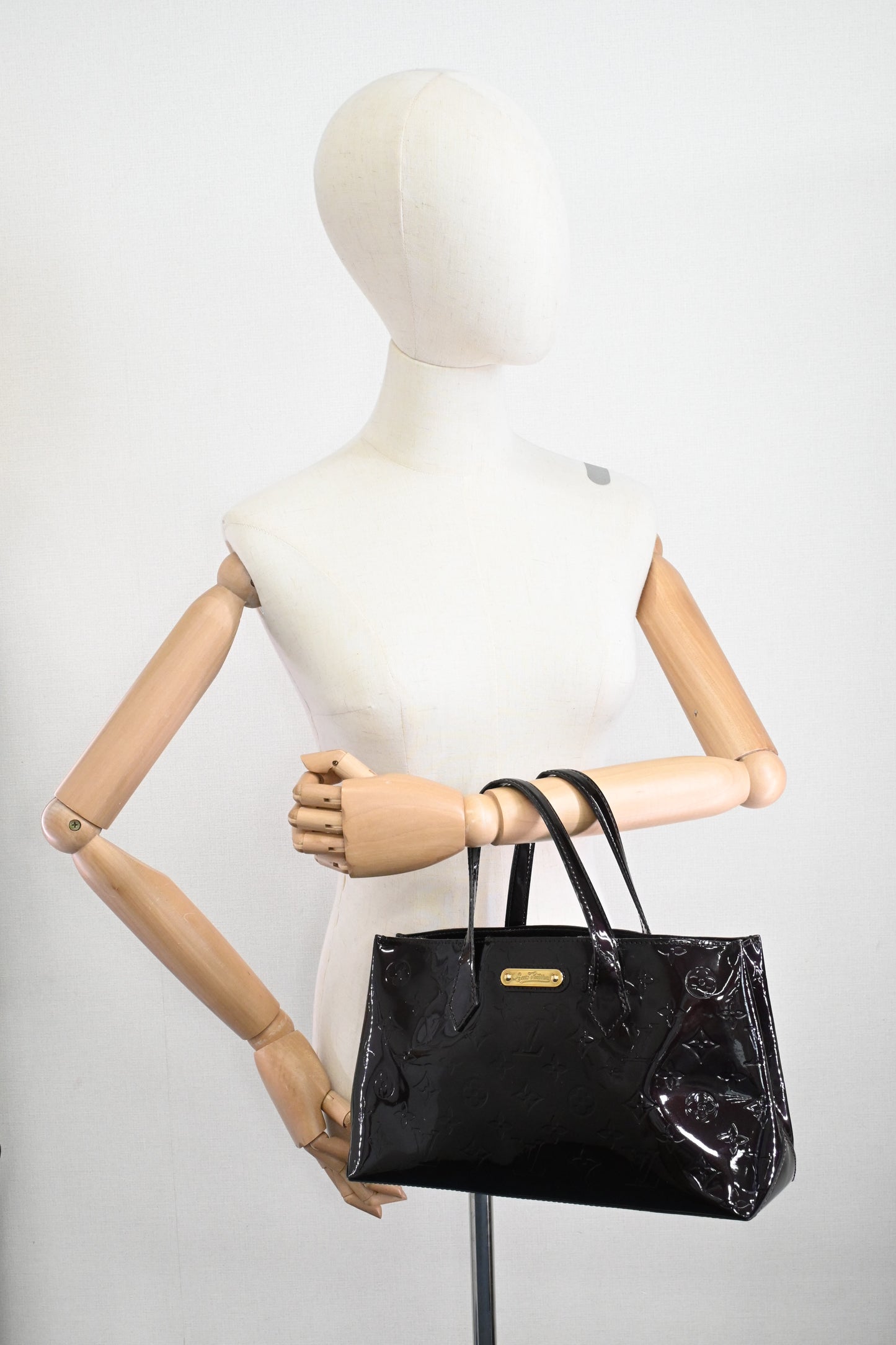 Louis Vuitton Wilshire PM in Amarante Vernis Leather