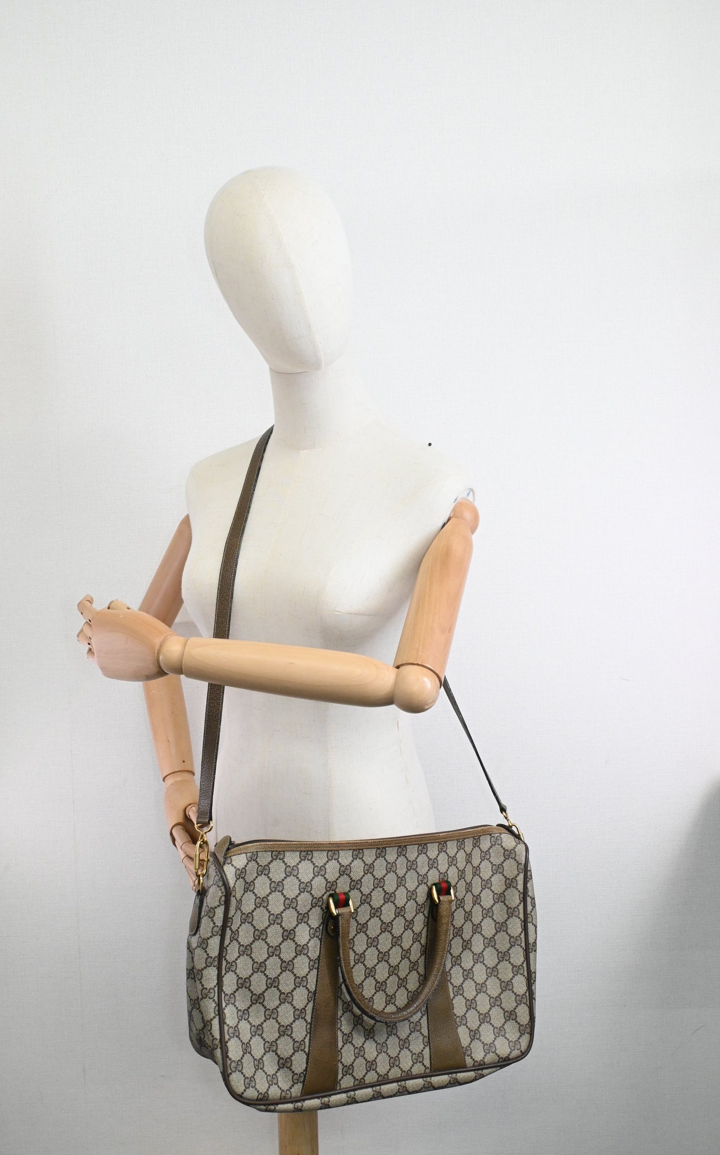 Gucci Business Bag in GG Supreme Canvas