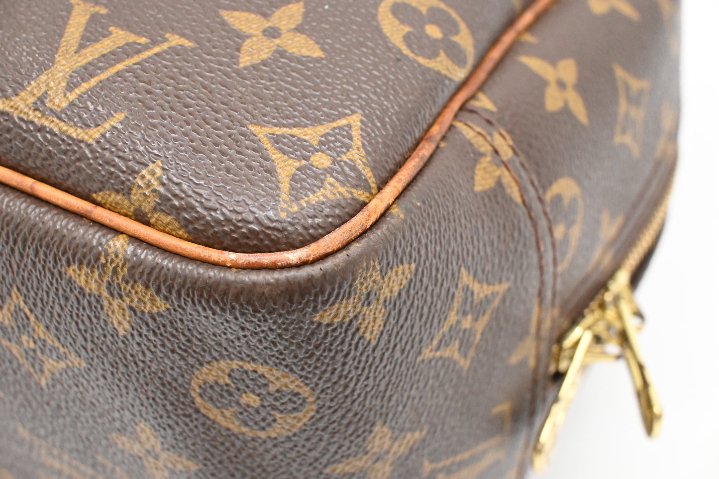 Louis Vuitton Deauville in Monogram Canvas