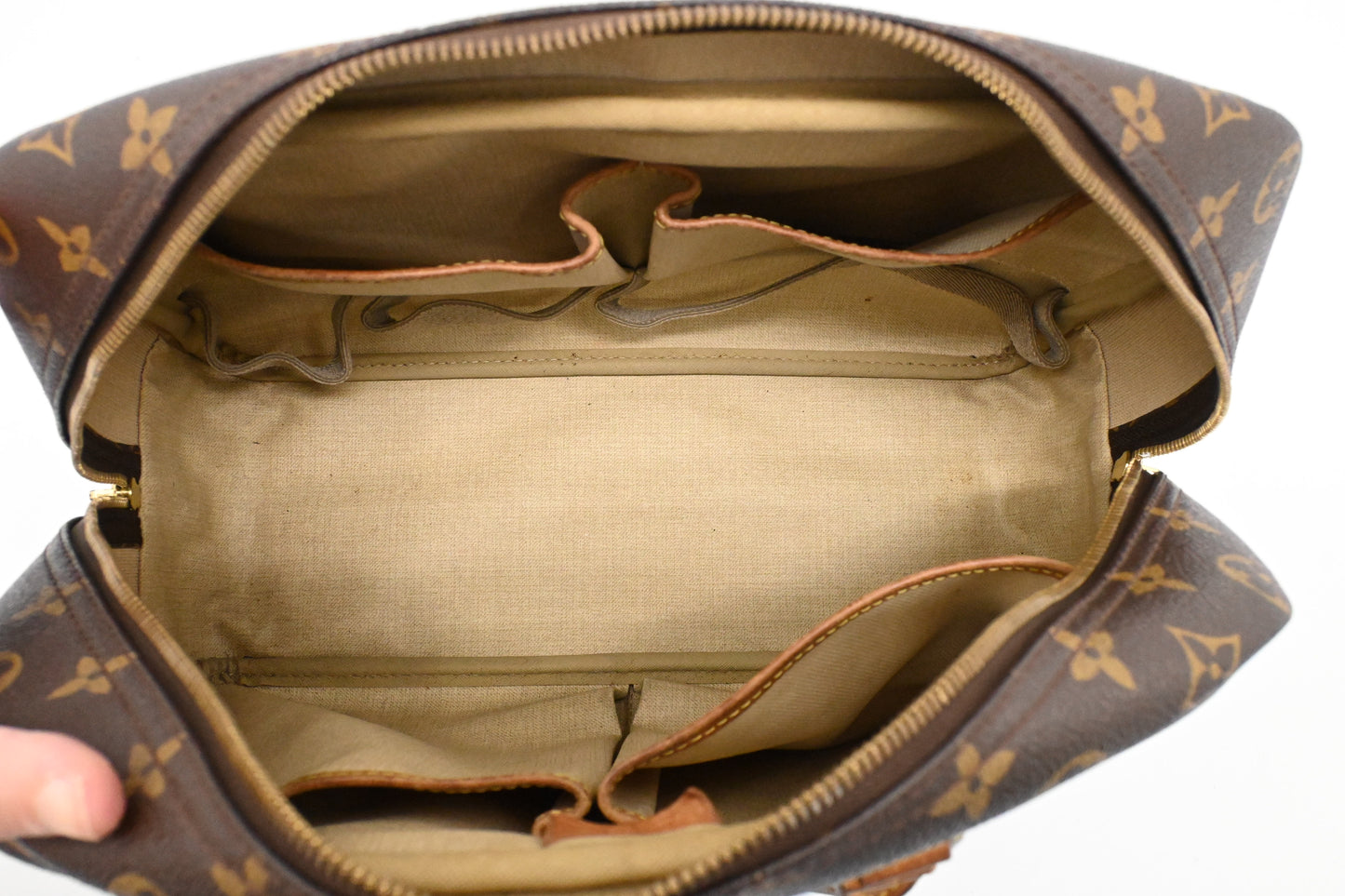 Louis Vuitton Deauville in Monogram Canvas