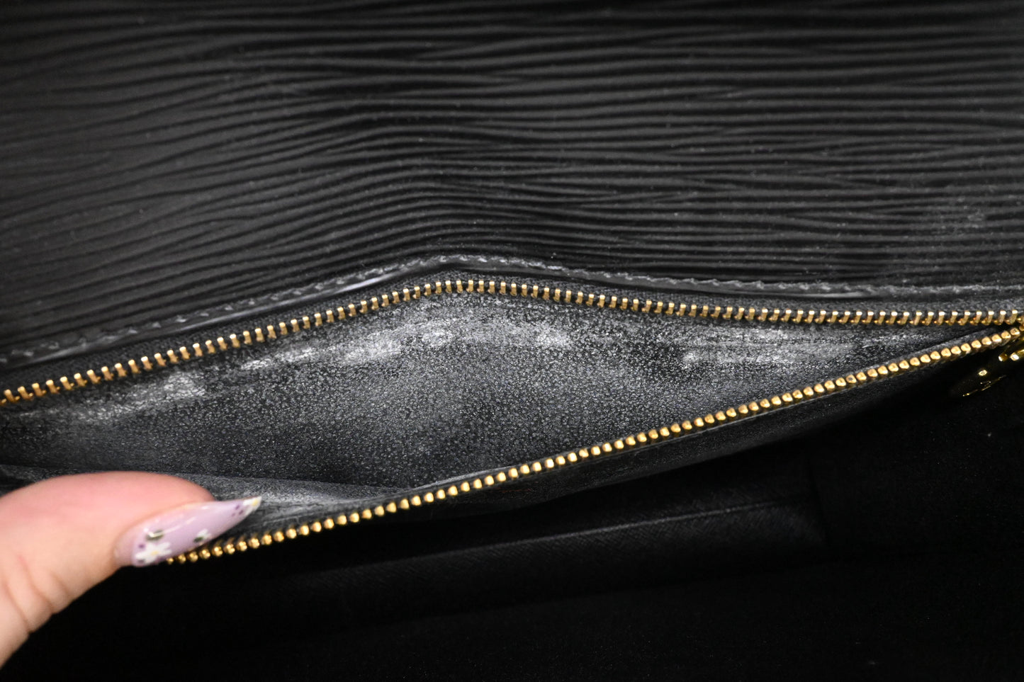 Louis Vuitton Sellier Dragonne in Black Epi Leather