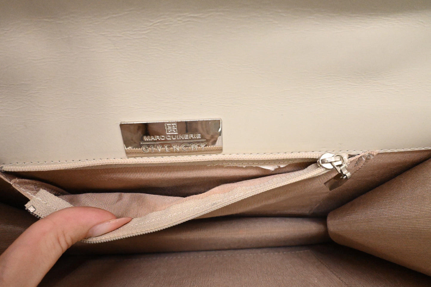 Givenchy Handbag in Off White Leather
