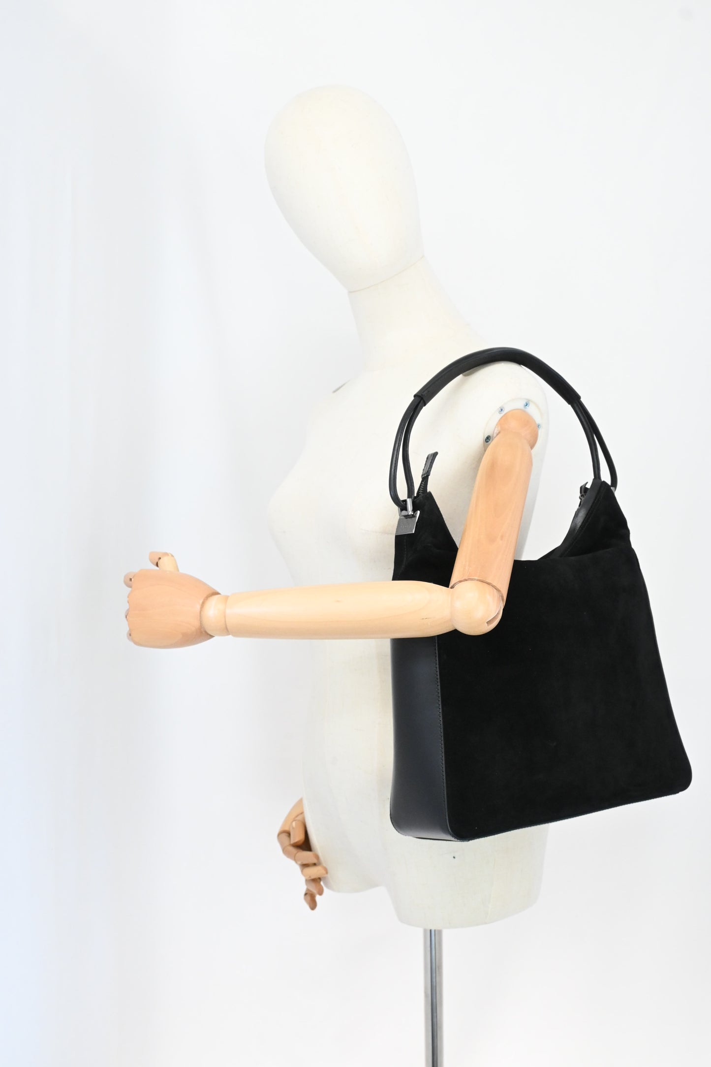Gucci Shoulder Bag in Black Suede Leather