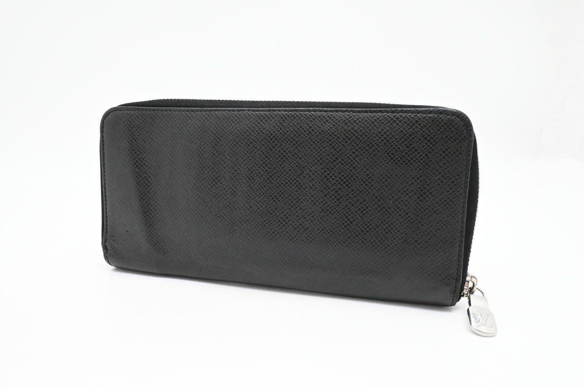 Louis Vuitton Long Zippy Wallet in Black Taiga Leather