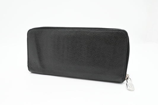 Louis Vuitton Long Zippy Wallet in Black Taiga Leather