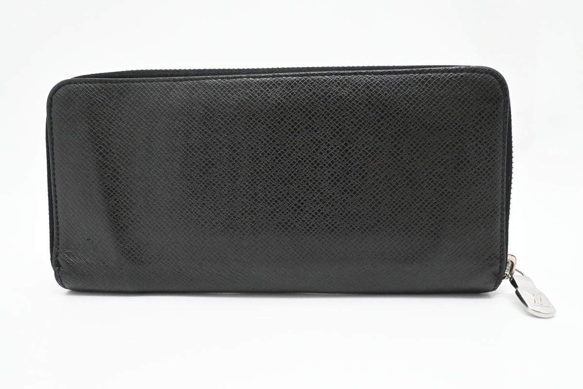 Louis Vuitton Long Zippy Wallet in Black Taiga Leather