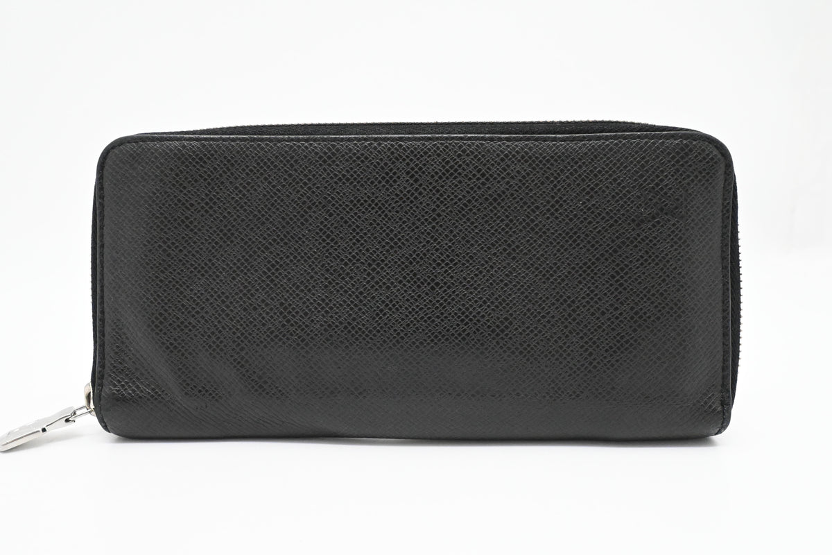 Louis Vuitton Long Zippy Wallet in Black Taiga Leather