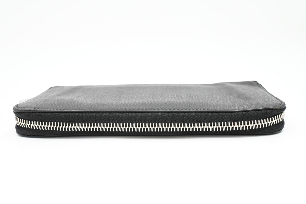 Louis Vuitton Long Zippy Wallet in Black Taiga Leather