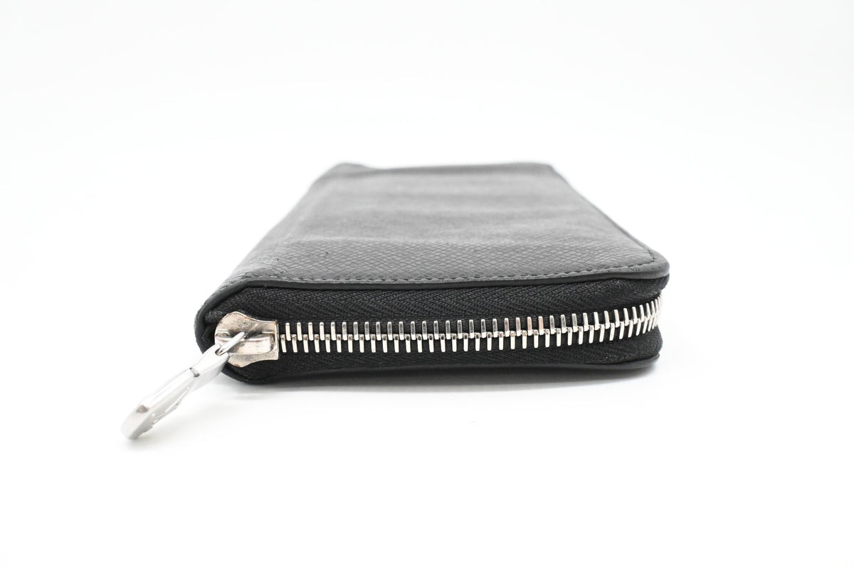 Louis Vuitton Long Zippy Wallet in Black Taiga Leather