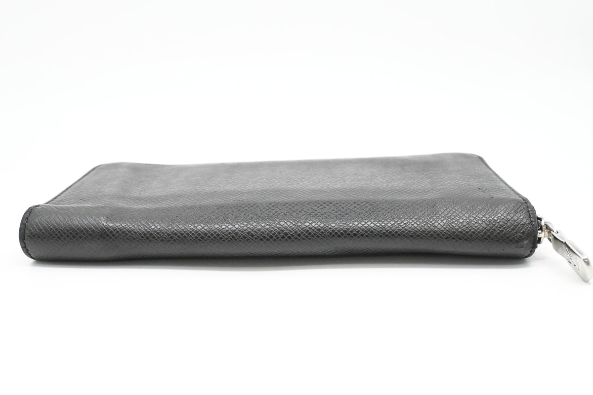 Louis Vuitton Long Zippy Wallet in Black Taiga Leather