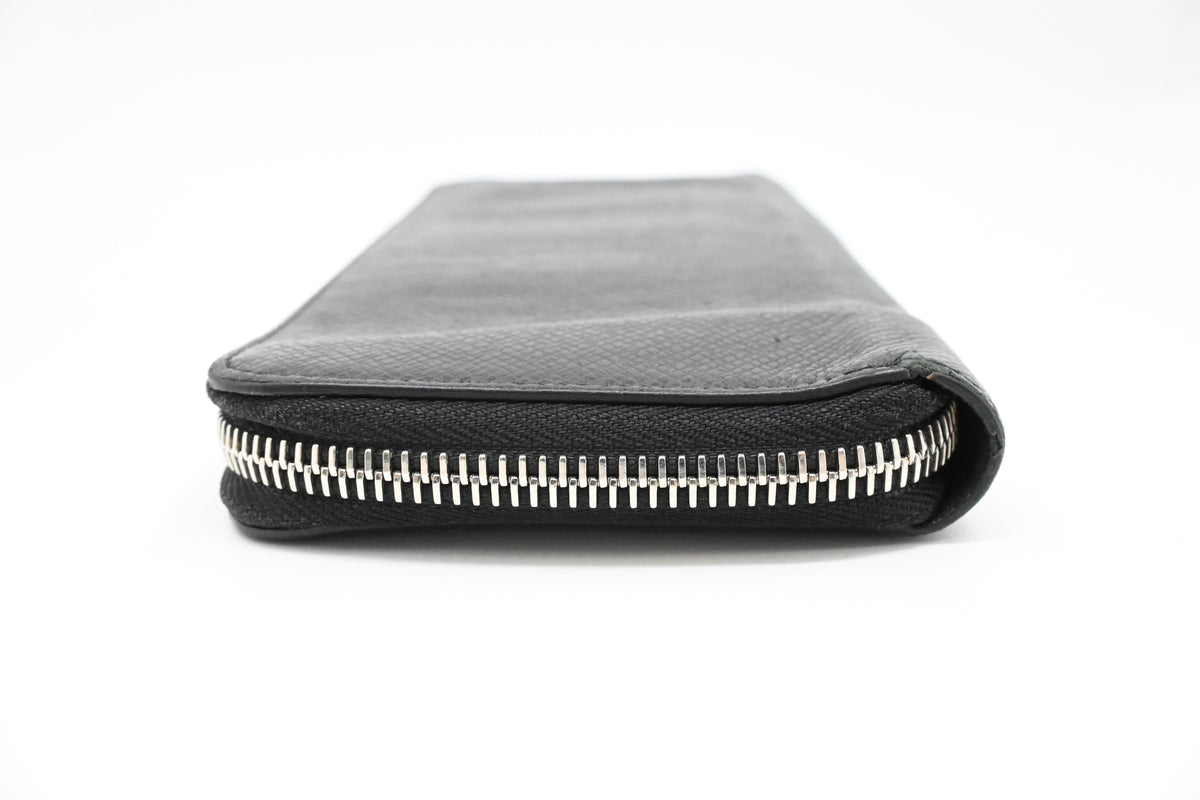 Louis Vuitton Long Zippy Wallet in Black Taiga Leather