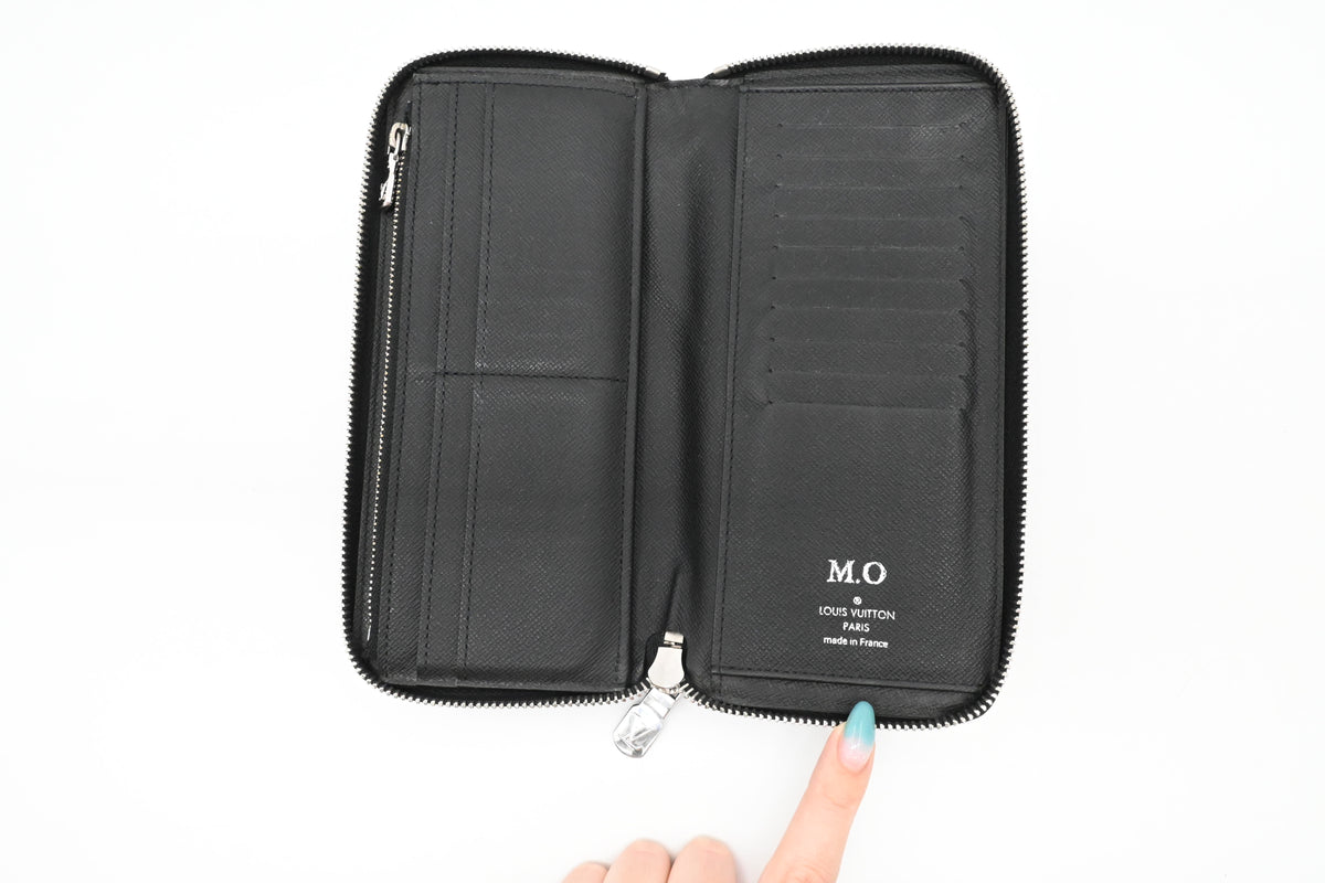 Louis Vuitton Long Zippy Wallet in Black Taiga Leather