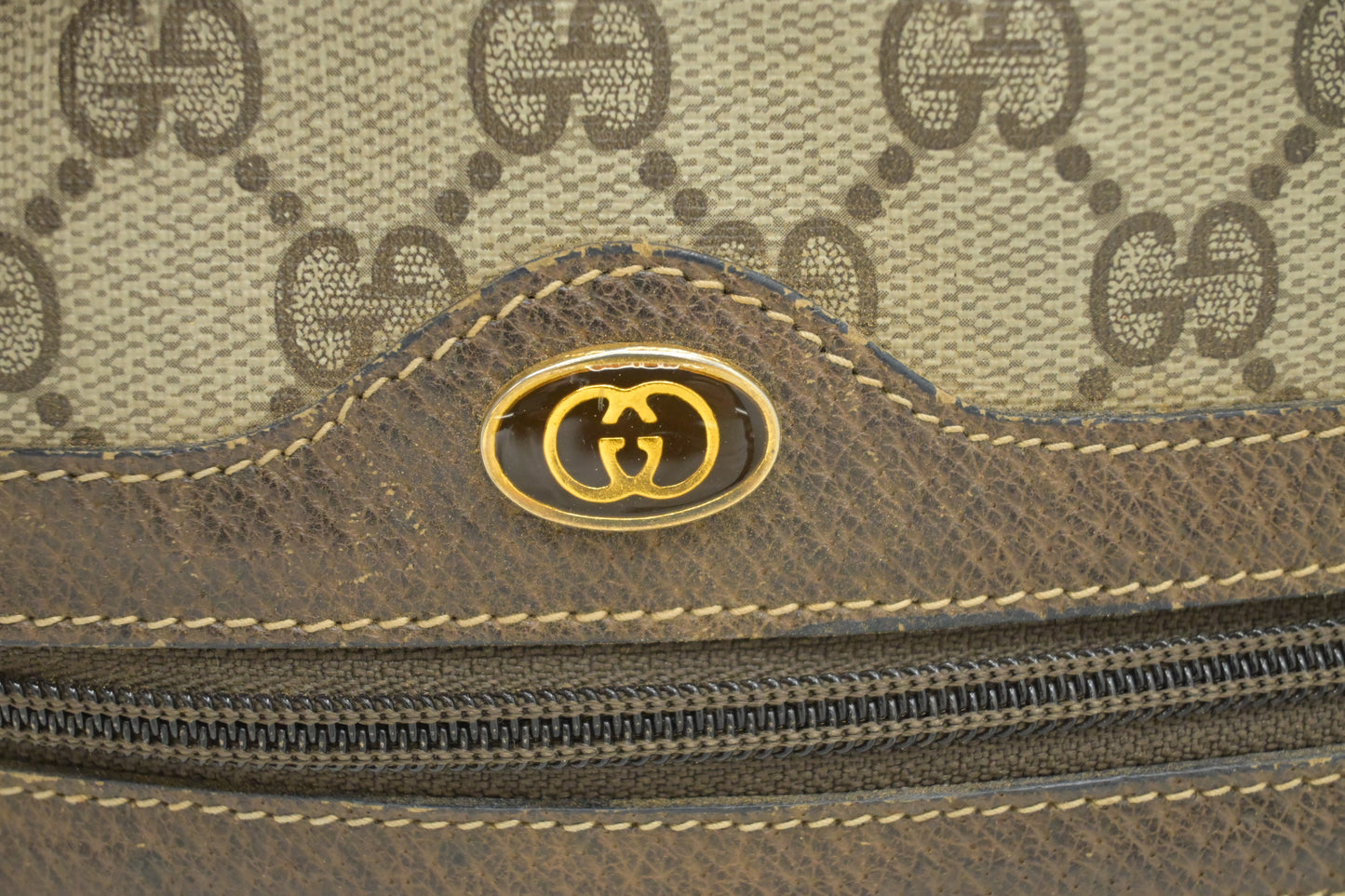 Gucci Crossbody in GG Supreme Canvas