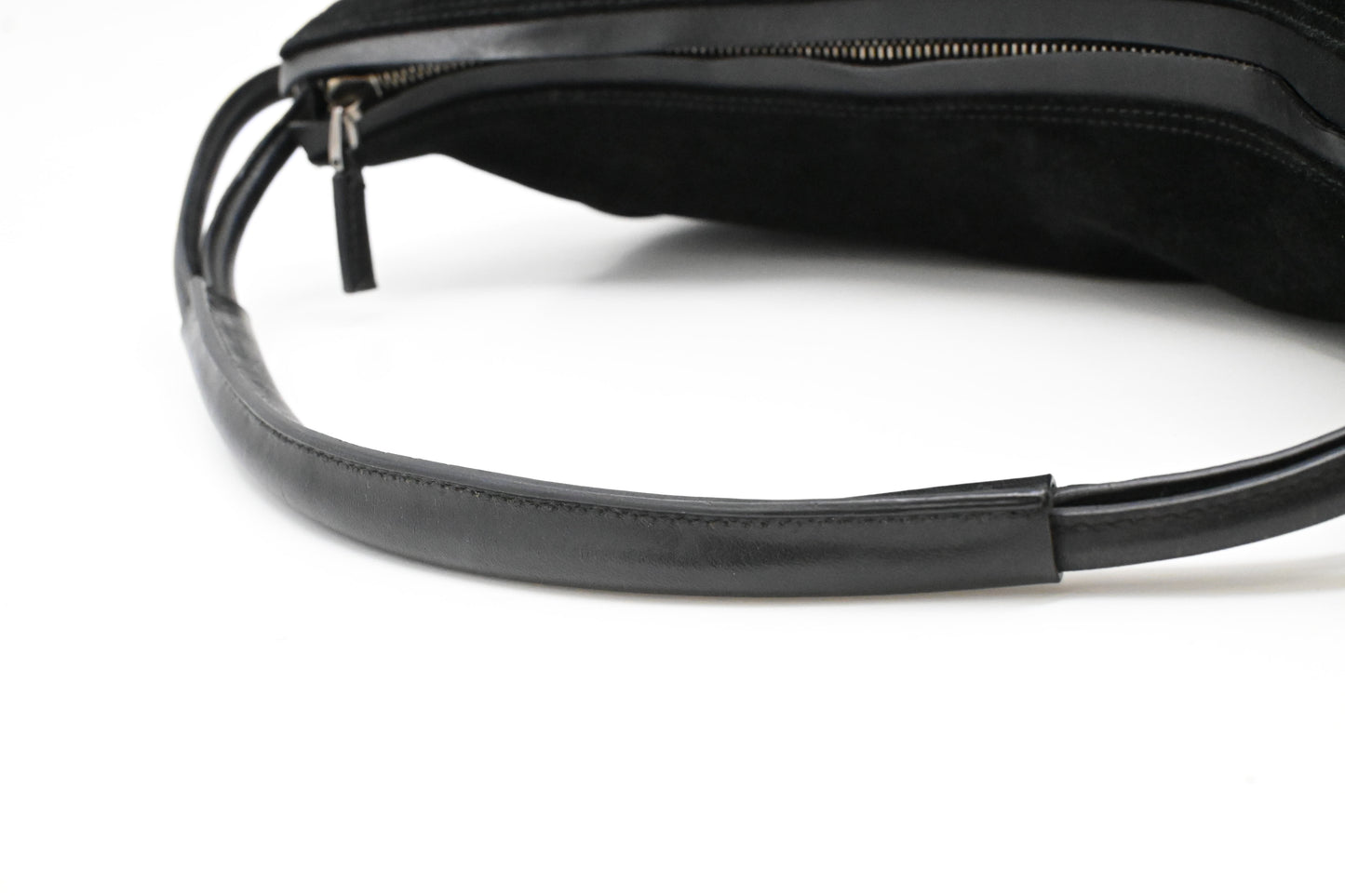 Gucci Shoulder Bag in Black Suede Leather