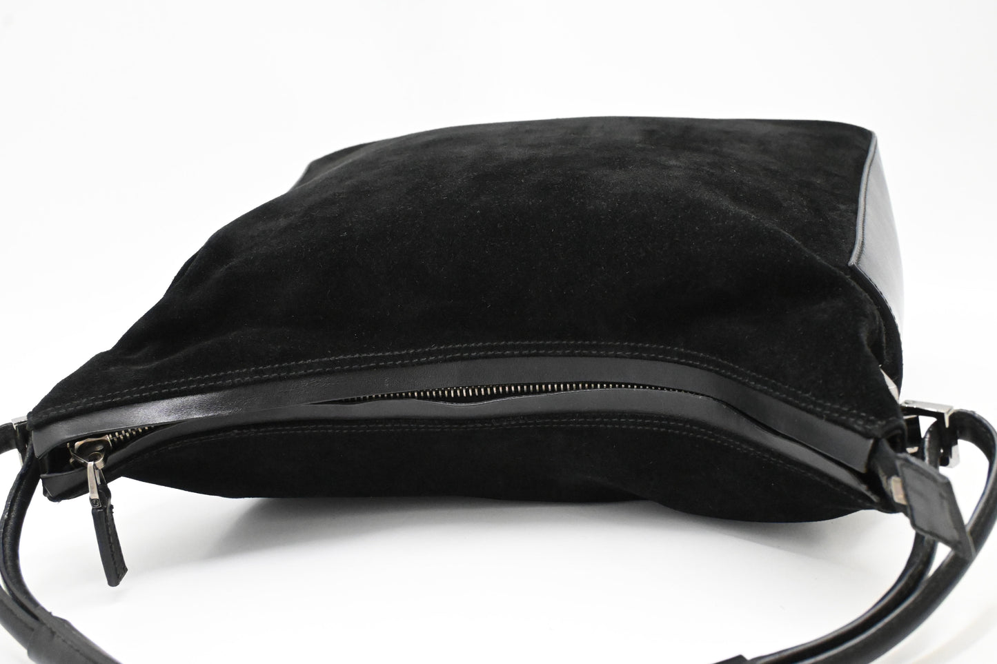 Gucci Shoulder Bag in Black Suede Leather