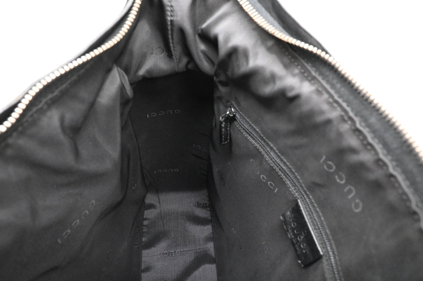 Gucci Shoulder Bag in Black Suede Leather