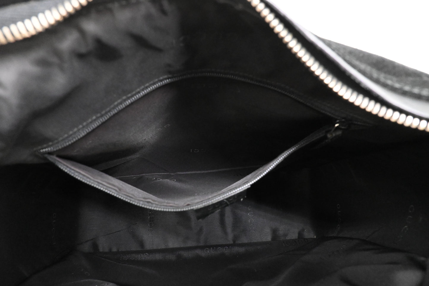 Gucci Shoulder Bag in Black Suede Leather