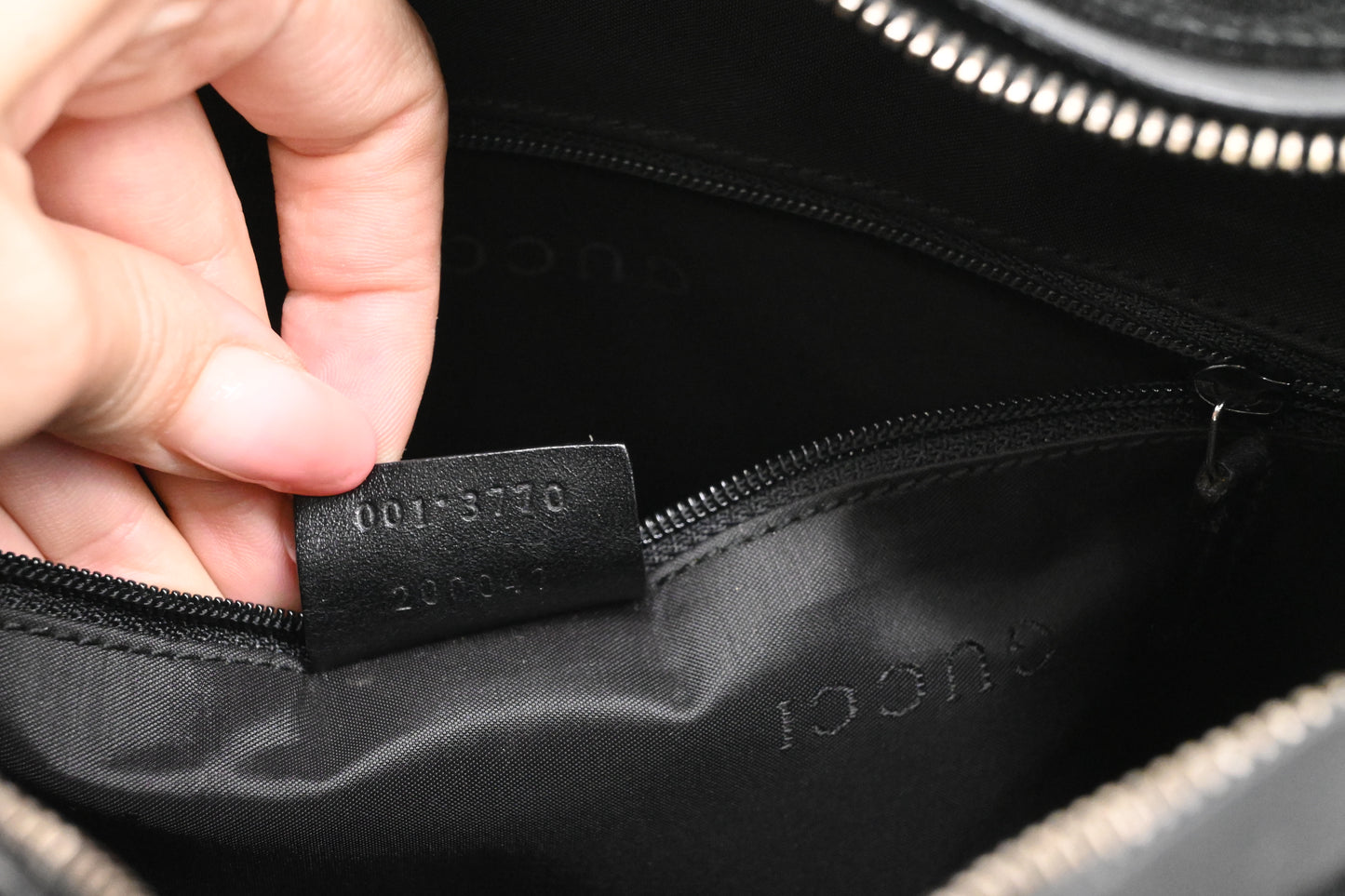Gucci Shoulder Bag in Black Suede Leather