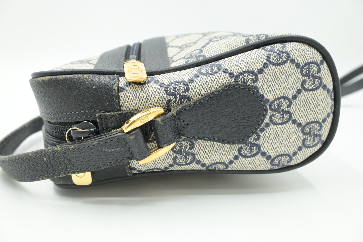 Gucci Shoulder Bag in Navy GG Supreme Canvas