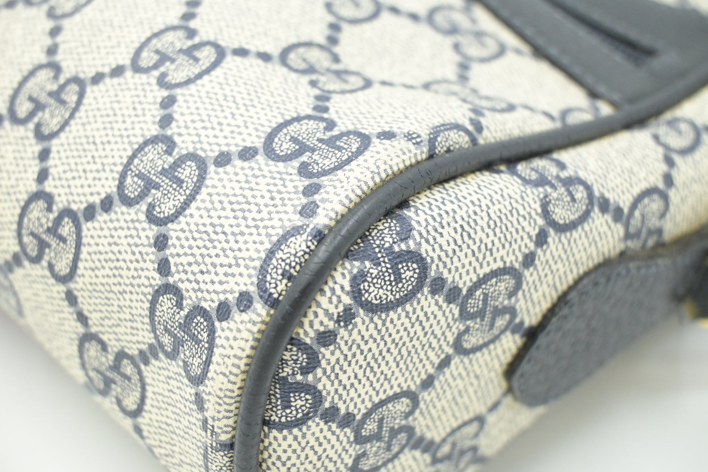 Gucci Shoulder Bag in Navy GG Supreme Canvas