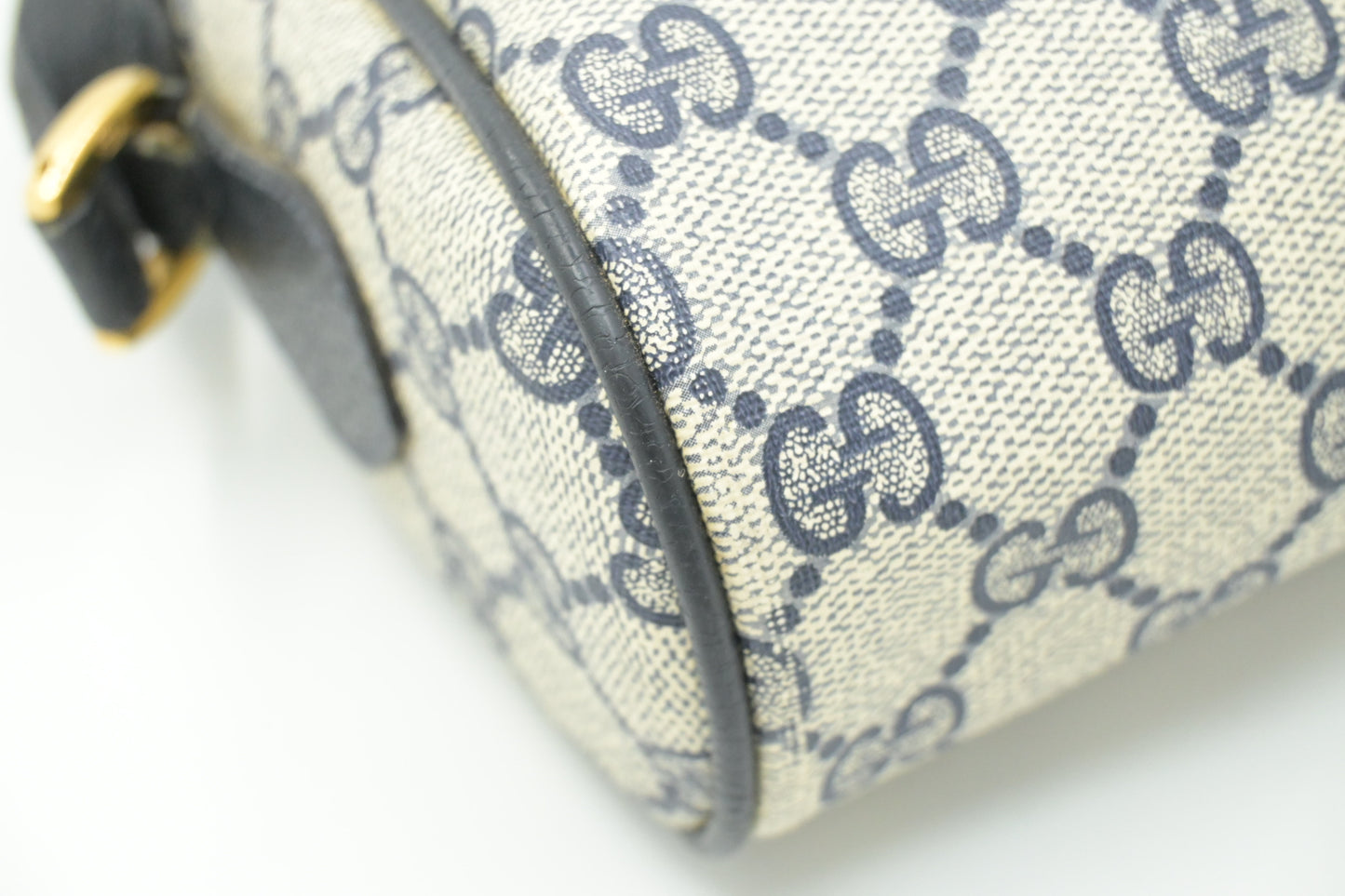 Gucci Shoulder Bag in Navy GG Supreme Canvas