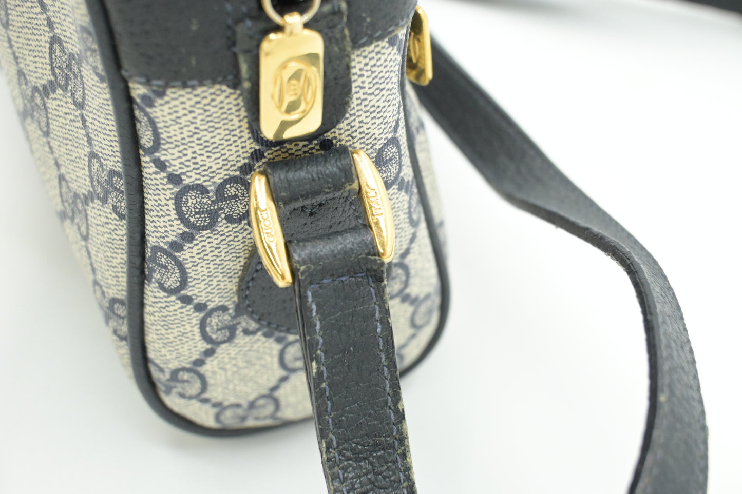 Gucci Shoulder Bag in Navy GG Supreme Canvas